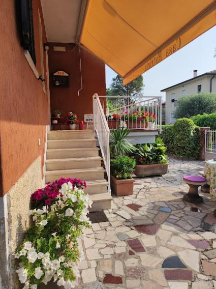 Casapatrizia B&B Sirmione Bagian luar foto