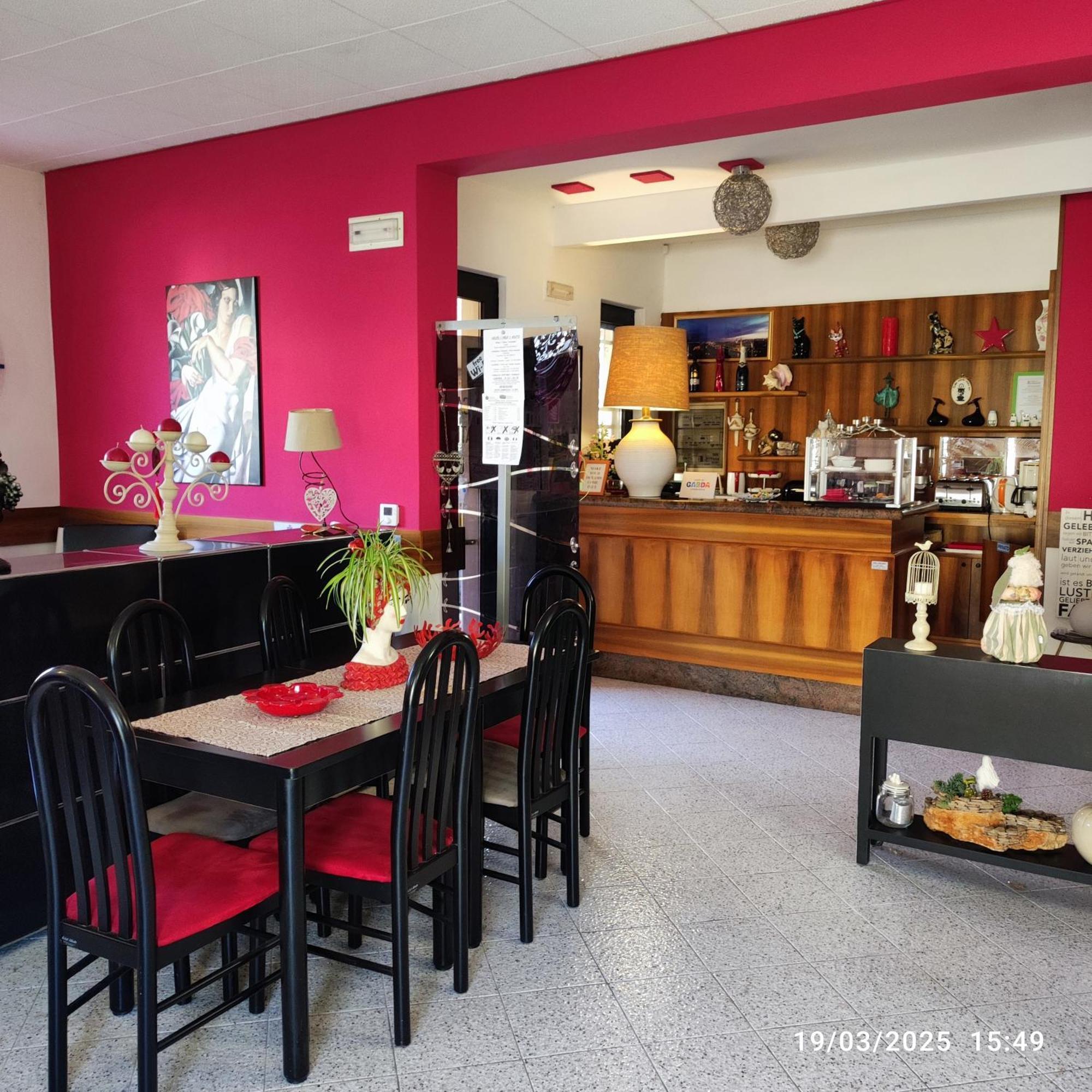 Casapatrizia B&B Sirmione Bagian luar foto