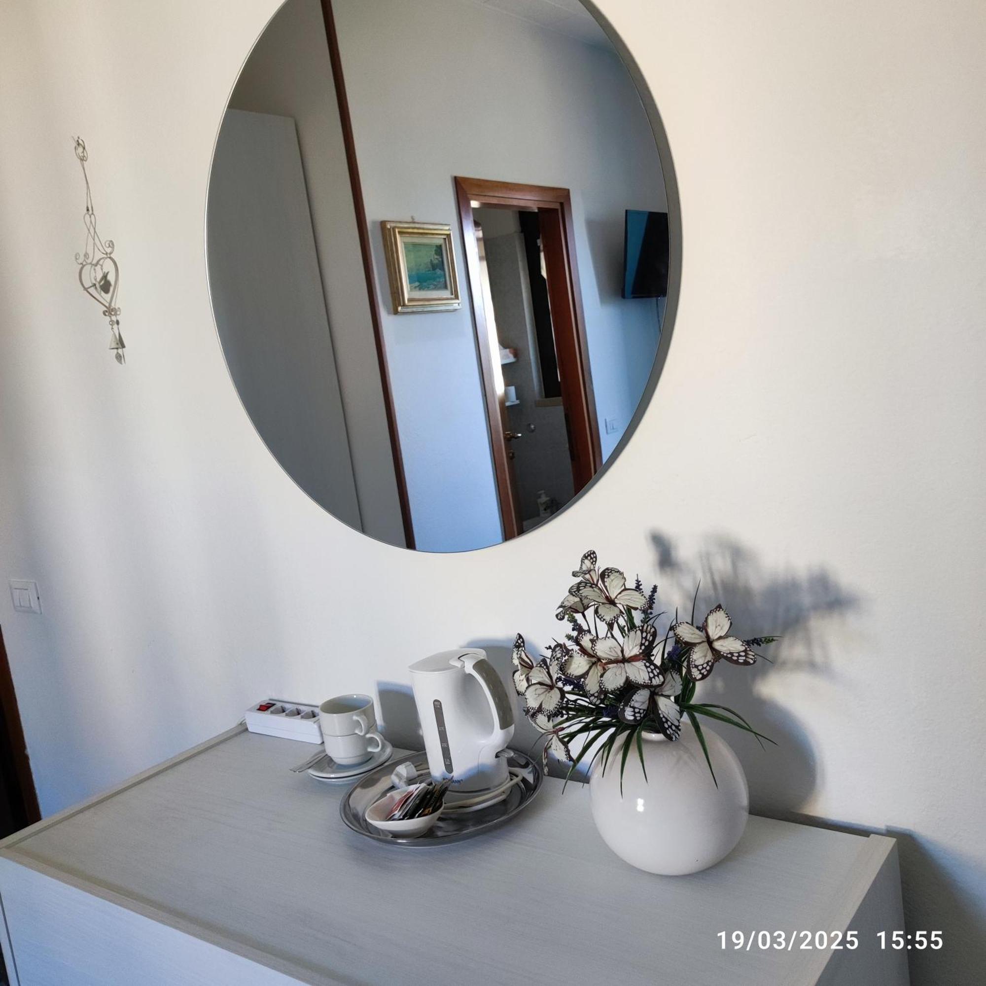 Casapatrizia B&B Sirmione Bagian luar foto