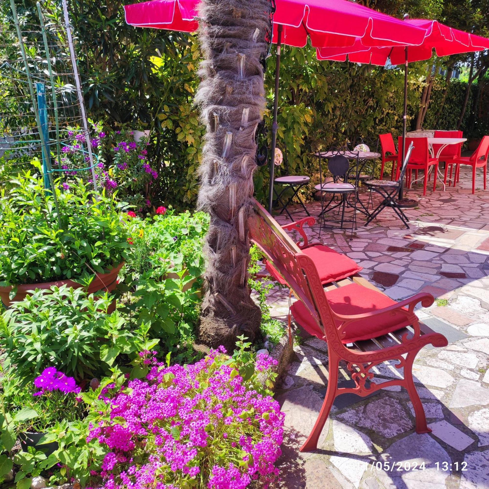 Casapatrizia B&B Sirmione Bagian luar foto