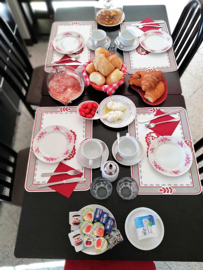 Casapatrizia B&B Sirmione Bagian luar foto