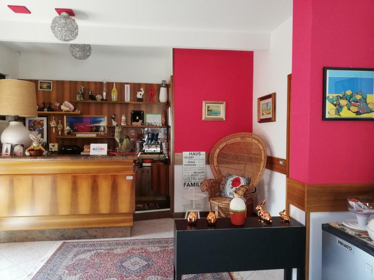 Casapatrizia B&B Sirmione Bagian luar foto